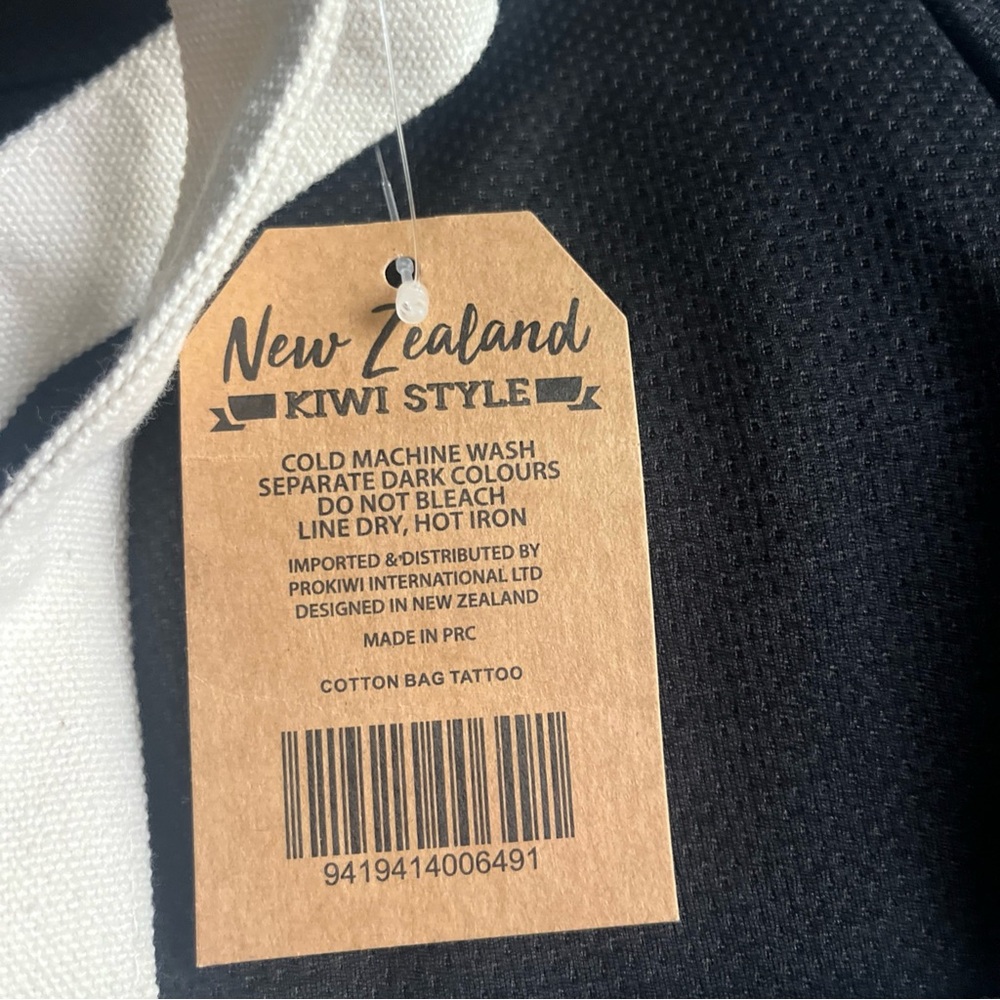 Black and White Tote Bag from New Zealand - Picture 4 of 7